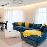 Apartment Luxurious Blue&yellow In Center Kaunas