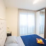 Luxurious Blue&yellow In Center Apartment Kaunas