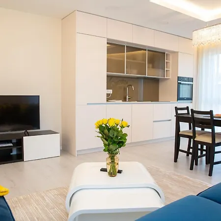 Apartment Luxurious Blue&yellow In Center
