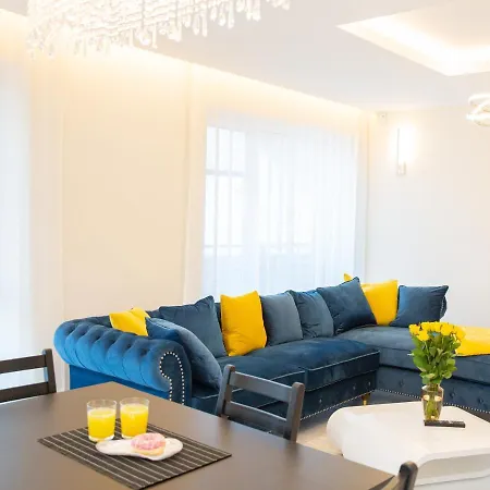 Apartment Luxurious Blue&yellow In Center