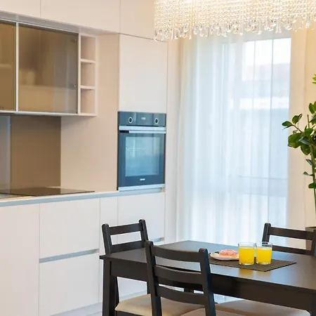 Luxurious Blue&yellow In Center Apartment
