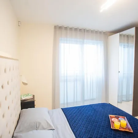 Luxurious Blue&yellow In Center Apartment Kaunas