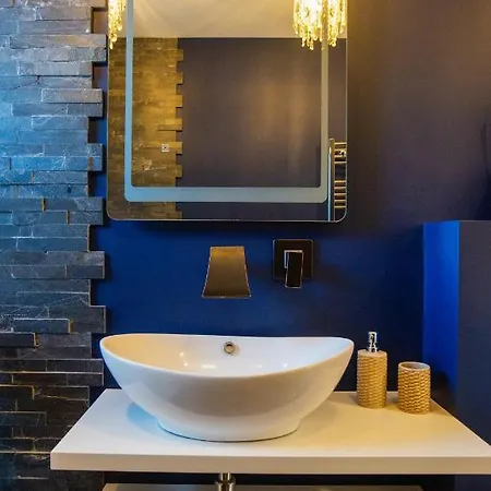 Luxurious Blue&yellow In Center Kaunas