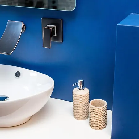 Luxurious Blue&yellow In Center Apartment