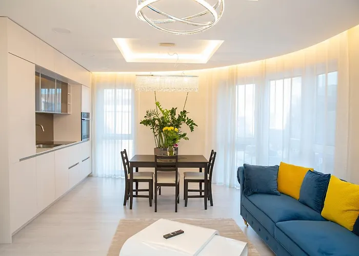 Luxurious Blue&yellow In Center *