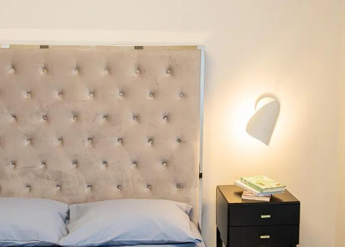 Luxurious Blue&yellow In Center קובנה